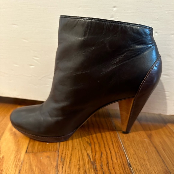 Fossil two-toned, black and brown high heeled leather booties - size 8.5 - Picture 3 of 7